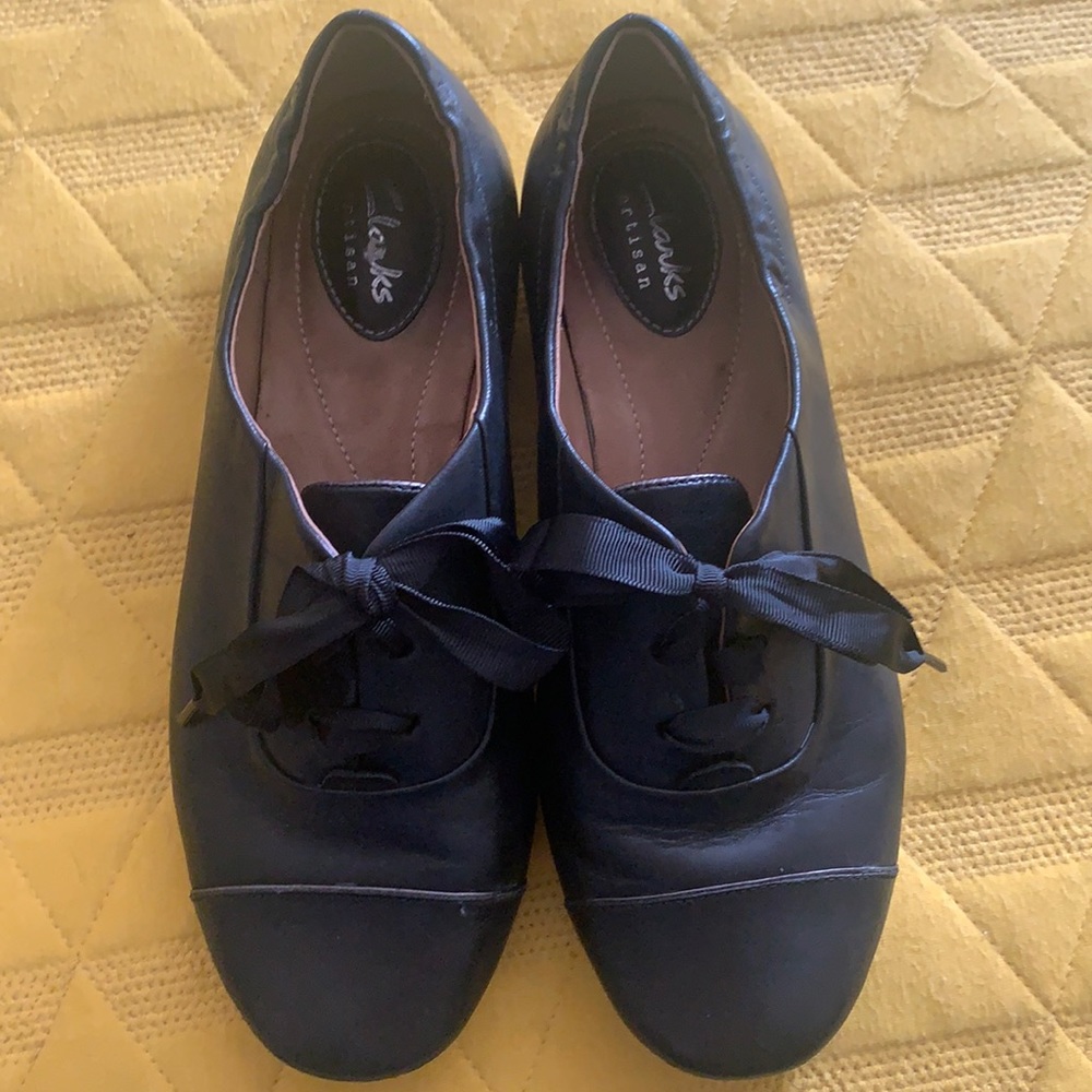 clarks leather loafer